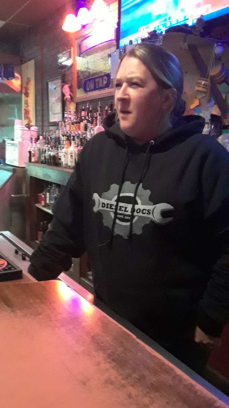 Hefs Bar and Grill | restaurant | 405 4th St, Chester, SD 57016, USA | 6054892388 OR +1 605-489-2388