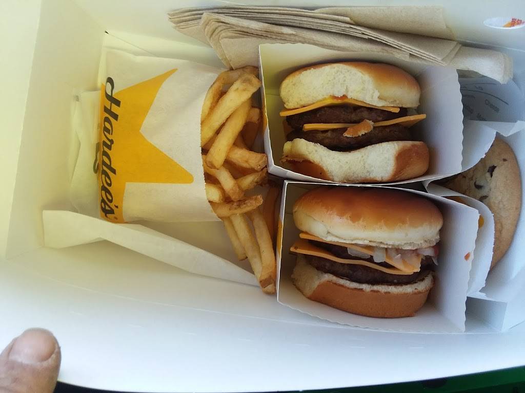 Hardees | restaurant | 2450 E Layton Ave, St Francis, WI 53235, USA | 4147449690 OR +1 414-744-9690