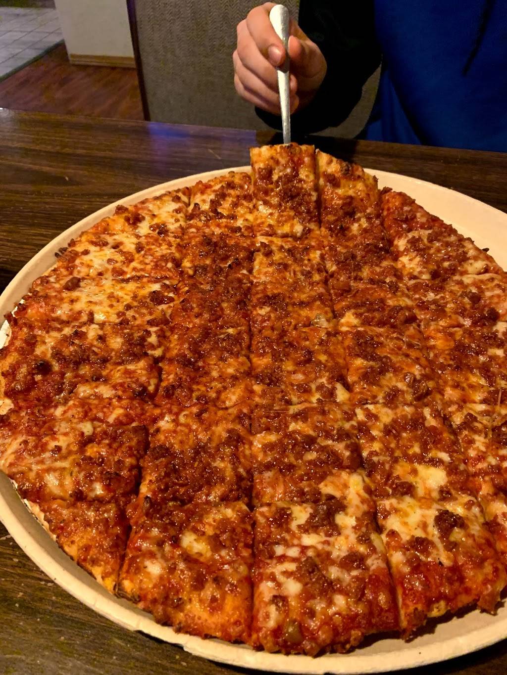 Pizza King | restaurant | 1713 Wayne St, Auburn, IN 46706, USA | 2609251135 OR +1 260-925-1135