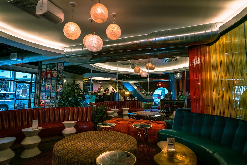 Vinyl Lounge | restaurant | 314 E Hickory St Suite 121, Denton, TX 76201, USA | 9402186987 OR +1 940-218-6987