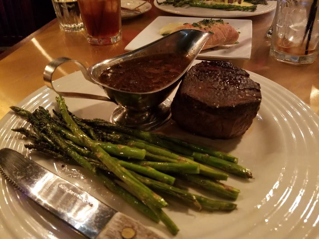 Sophies Steakhouse & Bar | restaurant | 272 Broadway St, South Haven, MI 49090, USA | 2696372121 OR +1 269-637-2121