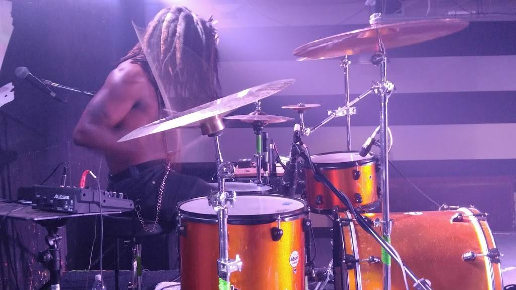 The Hot Rock Bar | restaurant | 24300 Hoover Rd, Warren, MI 48089, USA | 5867566140 OR +1 586-756-6140