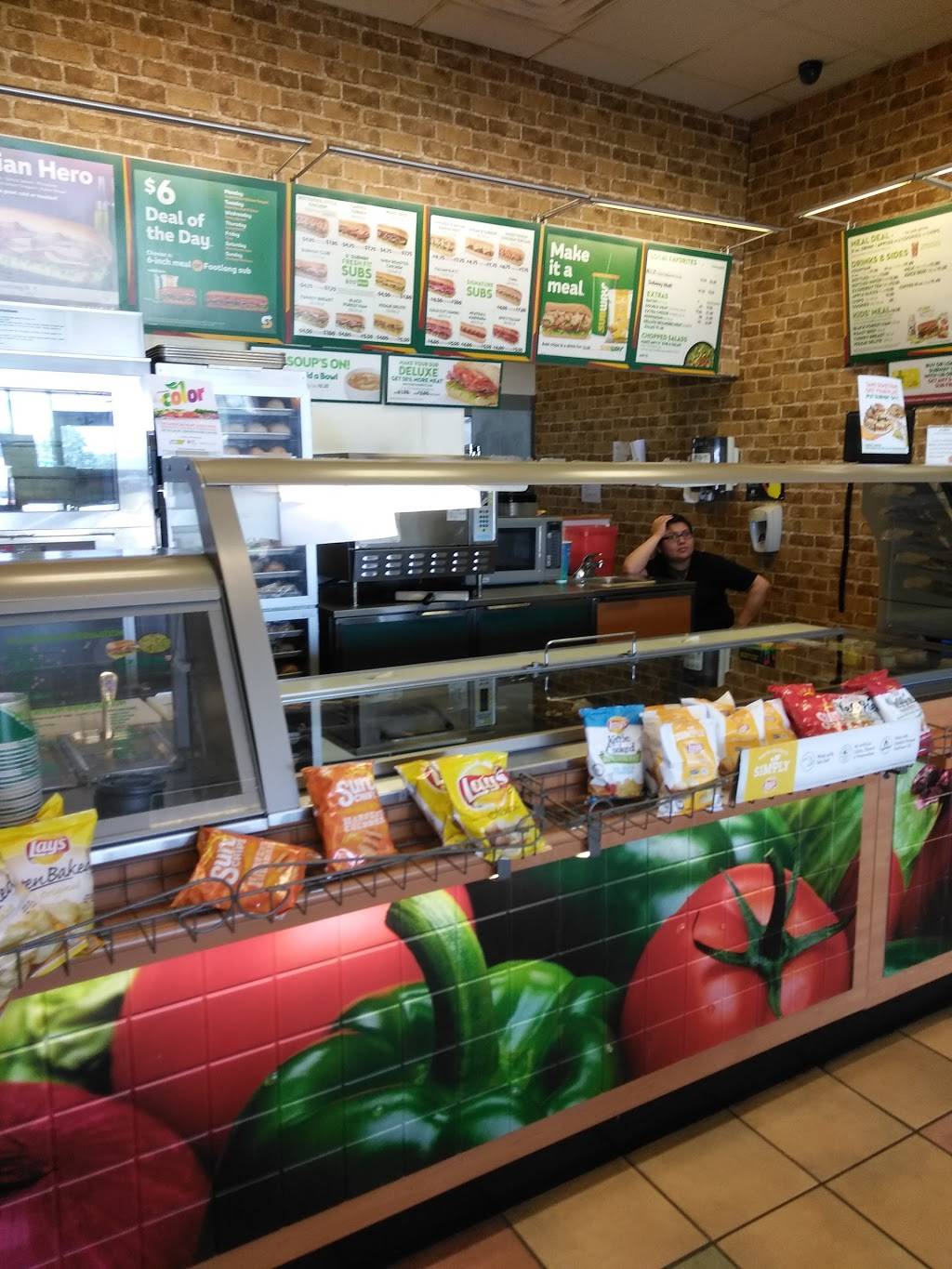 Subway | restaurant | 5620-B W Skelly Dr, Tulsa, OK 74107, USA | 9187942802 OR +1 918-794-2802