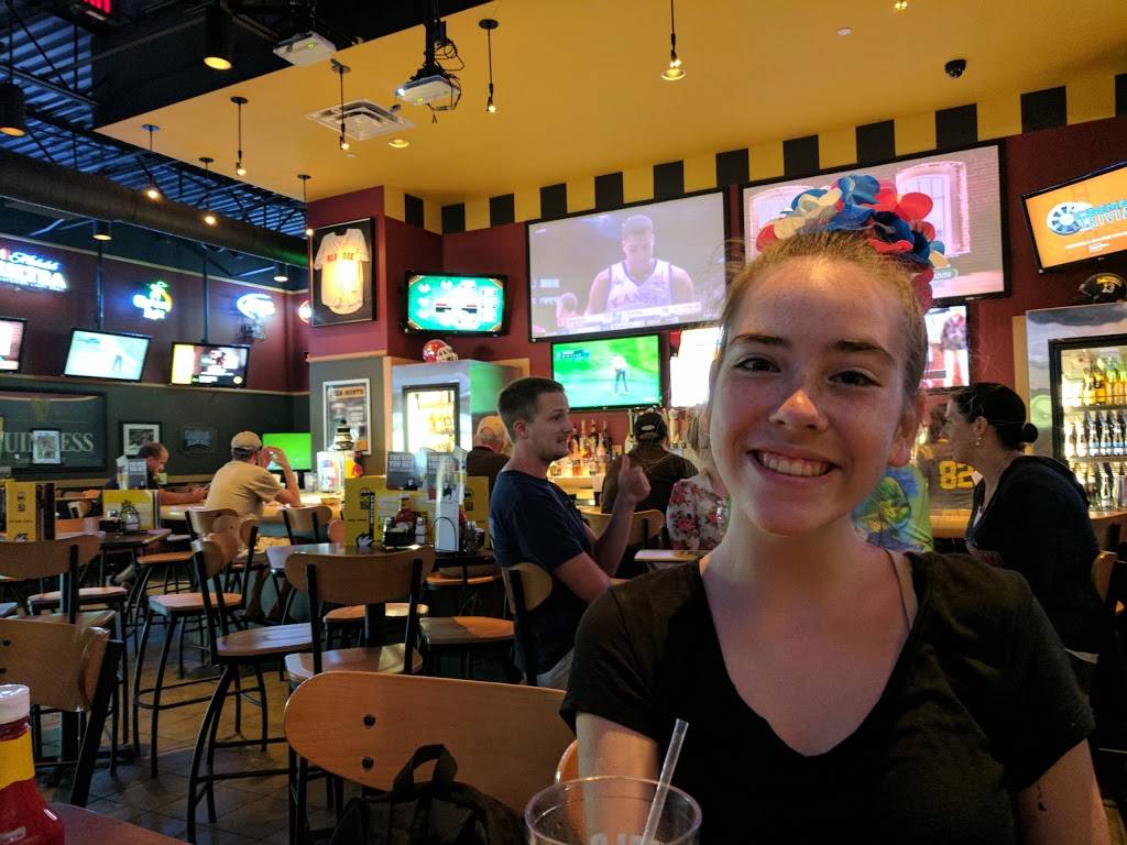 Buffalo Wild Wings | meal takeaway | 9390 Dynasty Dr #101, Fort Myers, FL 33905, USA | 2392109464 OR +1 239-210-9464