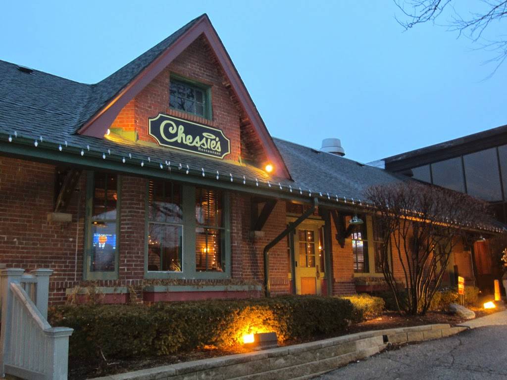 Ice House Mall & Village Shops | shopping mall | 200 Applebee St, Barrington, IL 60010, USA | 8473816661 OR +1 847-381-6661