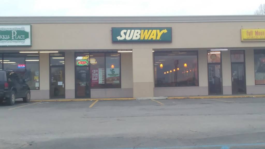 Subway | restaurant | 15, Rend Lake Plaza, Benton, IL 62812, USA | 6184354942 OR +1 618-435-4942