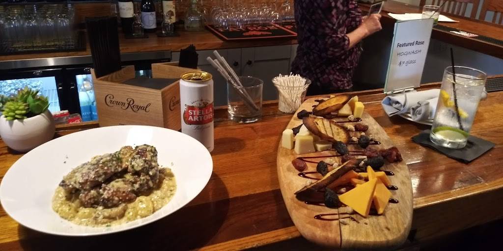 Cottonwood Social | restaurant | 283 Victorian Village Dr, Elkhart Lake, WI 53020, USA | 9208763645 OR +1 920-876-3645