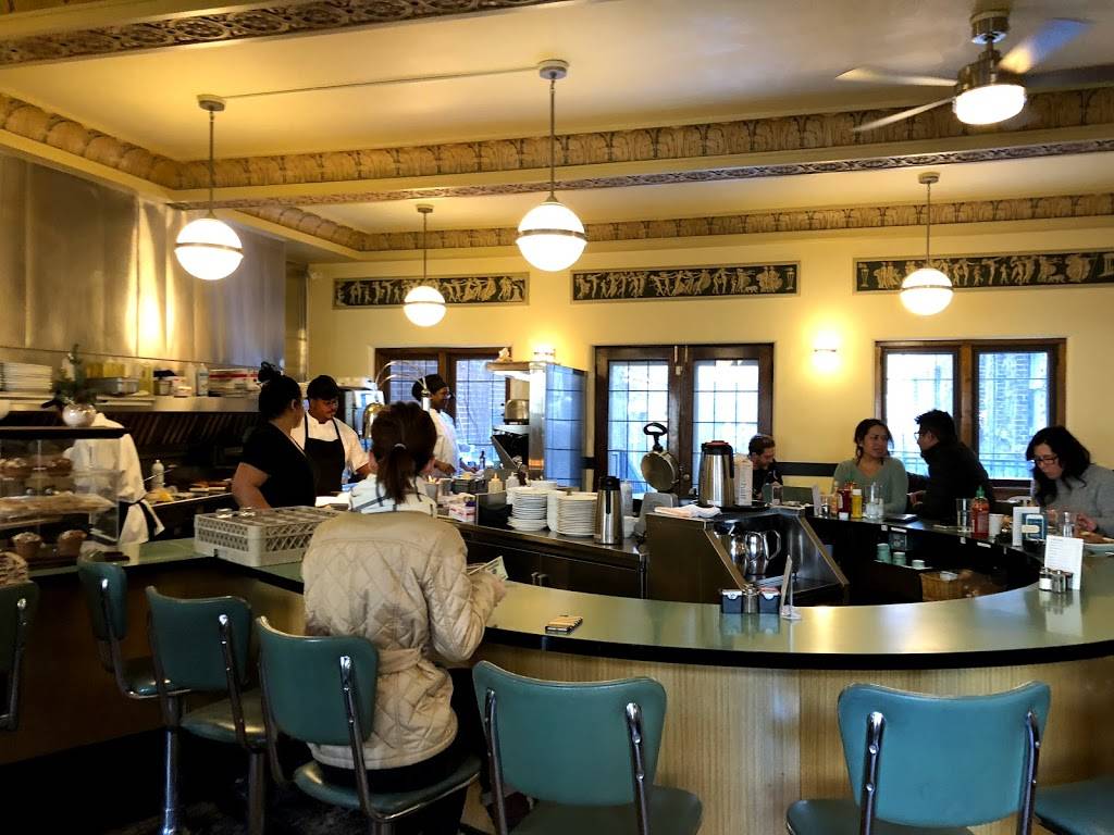 Café At The Plaza | cafe | 1007 N Cass St, Milwaukee, WI 53202, USA | 4142762101 OR +1 414-276-2101