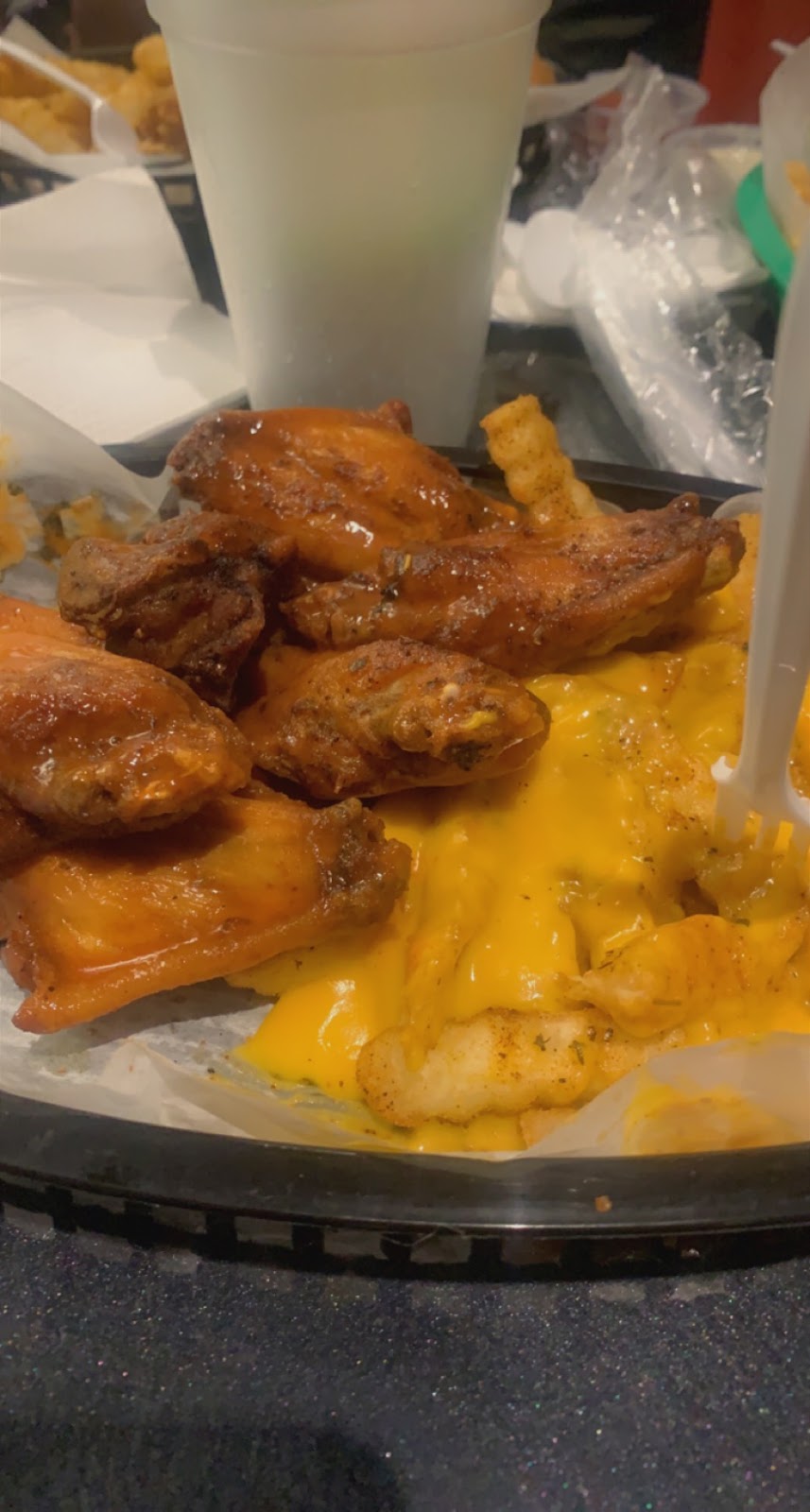 Jades Sports Bar & Grill | restaurant | 175 Peabody Pl, Memphis, TN 38103, USA | 9015793300 OR +1 901-579-3300