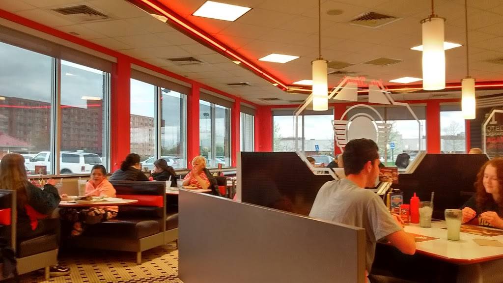 Steak n Shake | restaurant | 32751 Concord Dr, Madison Heights, MI 48071, USA | 2485881355 OR +1 248-588-1355