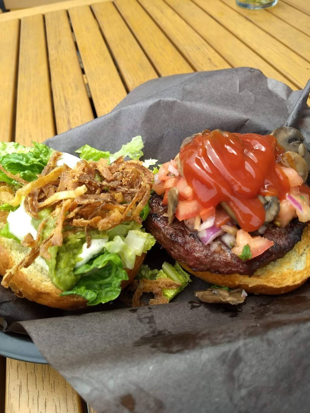 Woodys Burgers | restaurant | 3795 Lake Shore Blvd W, Etobicoke, ON M8W 1R2, Canada | 4165462093 OR +1 416-546-2093