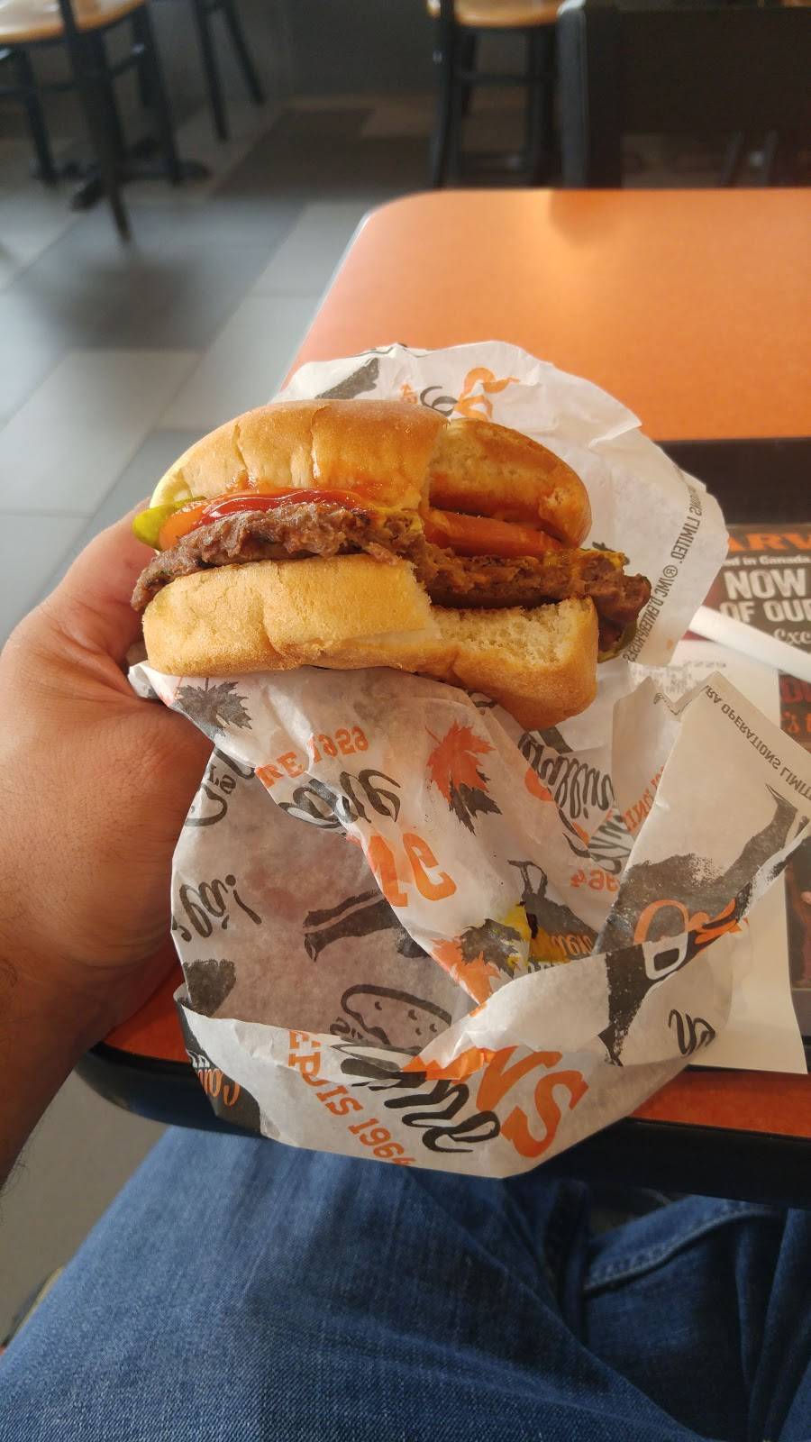 Harveys | restaurant | 1157 Victoria St N, Kitchener, ON N2B 3C8, Canada | 5195842880 OR +1 519-584-2880