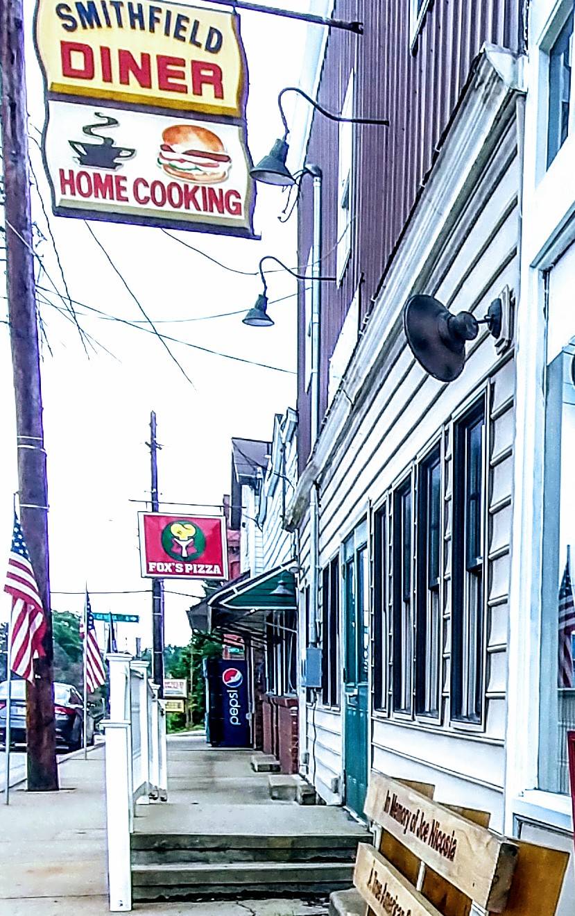 Foxs Pizza Den | restaurant | 100 Morgantown St, Smithfield, PA 15478, USA | 7245691650 OR +1 724-569-1650