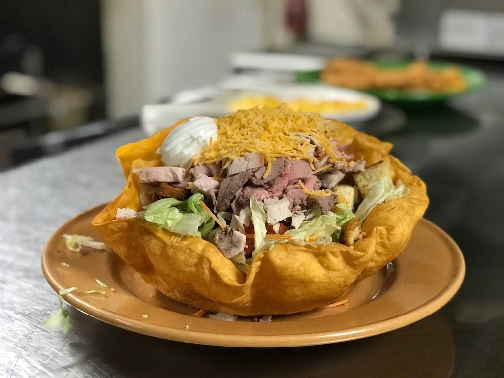 CrossPark Family Restaurant | restaurant | 1121 E Union St, Newark, NY 14513, USA | 3153319120 OR +1 315-331-9120