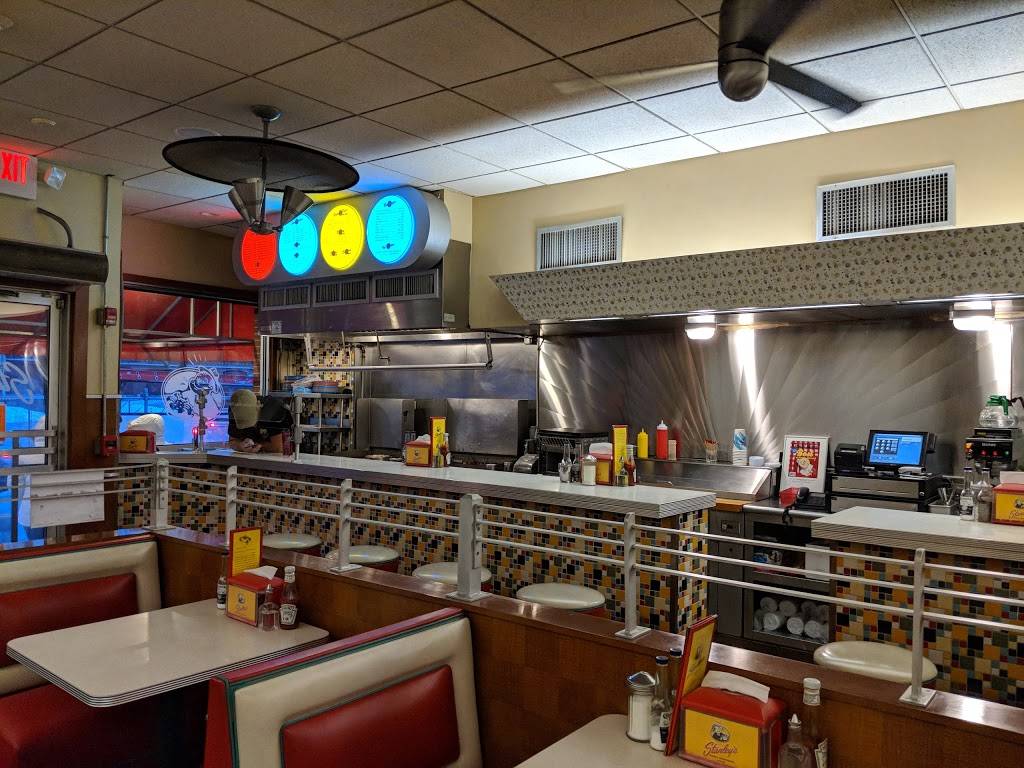 Stanleys Famous Hamburgers | restaurant | 535 Dexter St, Central Falls, RI 02863, USA | 4017269689 OR +1 401-726-9689