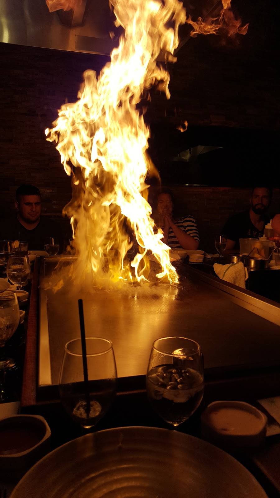 Feng Asian Bistro & Hibachi | restaurant | 70 Worcester-Providence Turnpike, Millbury, MA 01527, USA | 5088654400 OR +1 508-865-4400