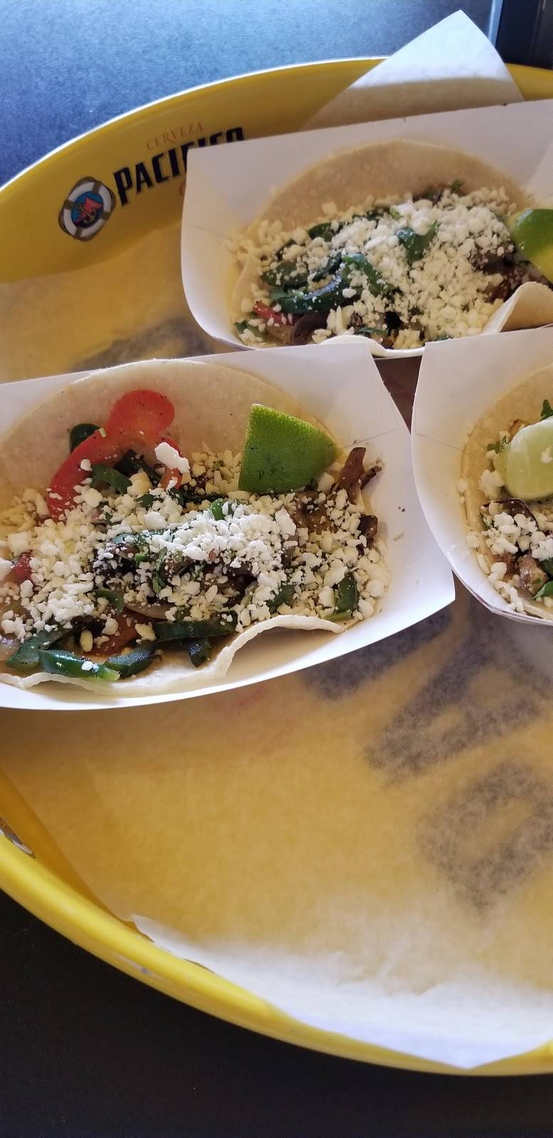 Rusty Taco | restaurant | 12995 W Center Rd, Omaha, NE 68144, USA | 4029326936 OR +1 402-932-6936