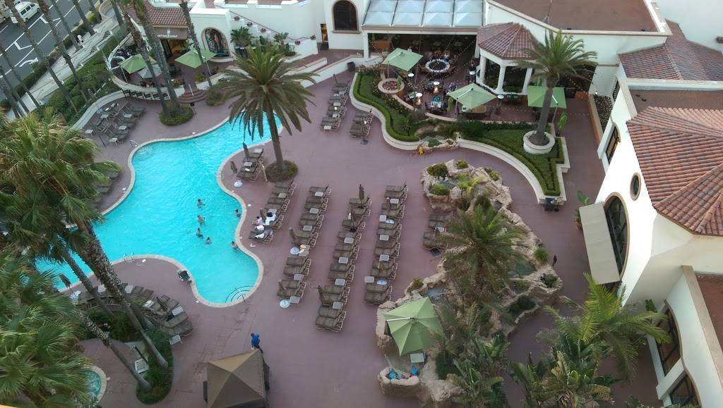 Shades Restaurant | restaurant | Hilton Waterfront Beach Resort, 21100 Pacific Coast Hwy, Huntington Beach, CA 92648, USA | 7148458000 OR +1 714-845-8000