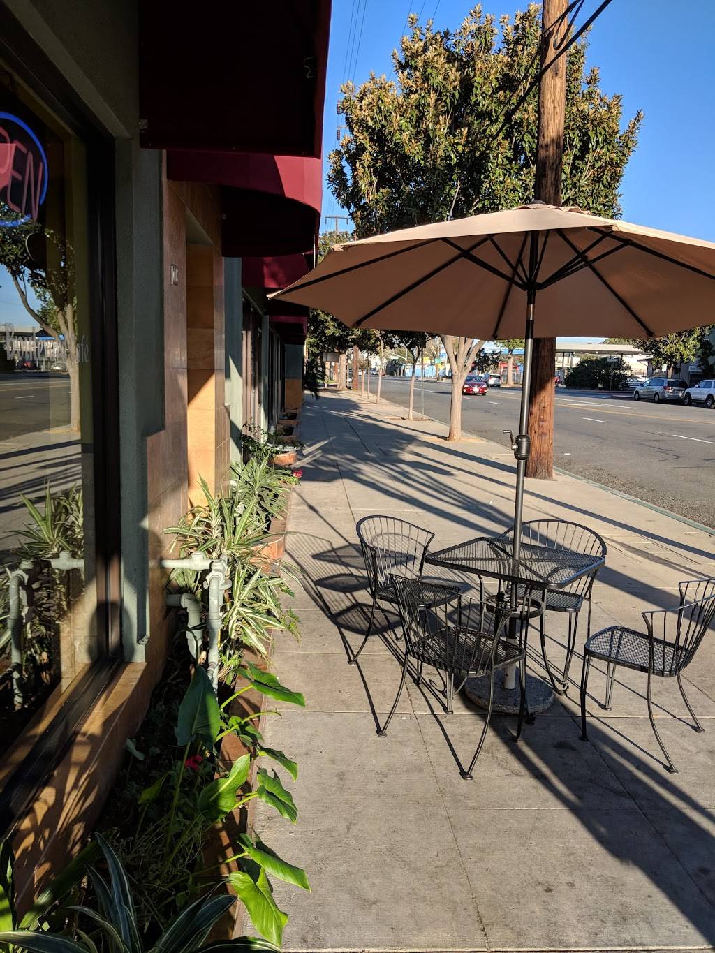 V Boulevard Cafe | cafe | 1608 Victory Blvd A, Glendale, CA 91201, USA | 8182472200 OR +1 818-247-2200