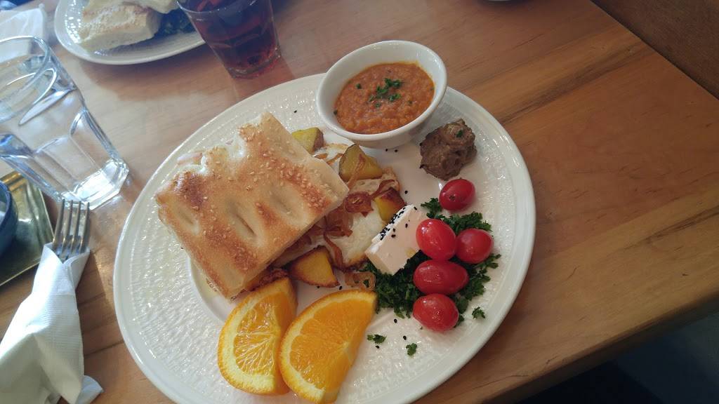 Takht-e Tavoos Restaurant | restaurant | 1120 College St, Toronto, ON M6H 1B5, Canada | 6473527322 OR +1 647-352-7322