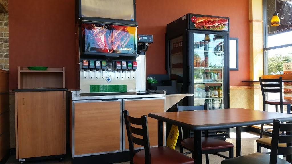 Subway Restaurants | restaurant | 131 N Broadway, Hicksville, NY 11801, USA | 5166817827 OR +1 516-681-7827