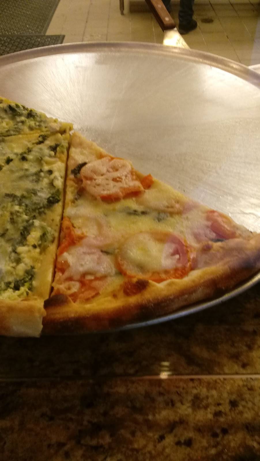 Pizza Di Famiglia | restaurant | 2242 S Kinnickinnic Ave, Milwaukee, WI 53207, USA | 4149880001 OR +1 414-988-0001