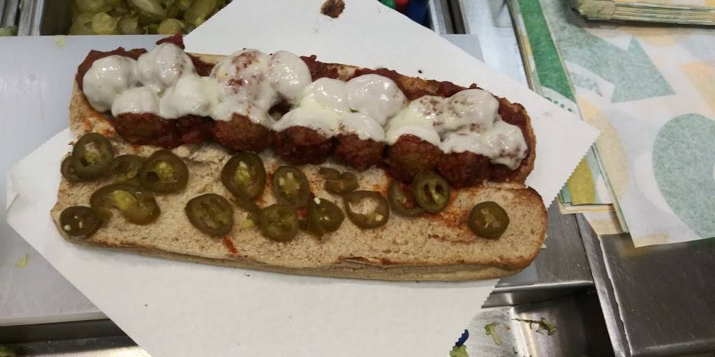 Subway | restaurant | Signature Square Commons, 3725 Medina Rd Unit 104, Medina, OH 44256, USA | 3307225575 OR +1 330-722-5575