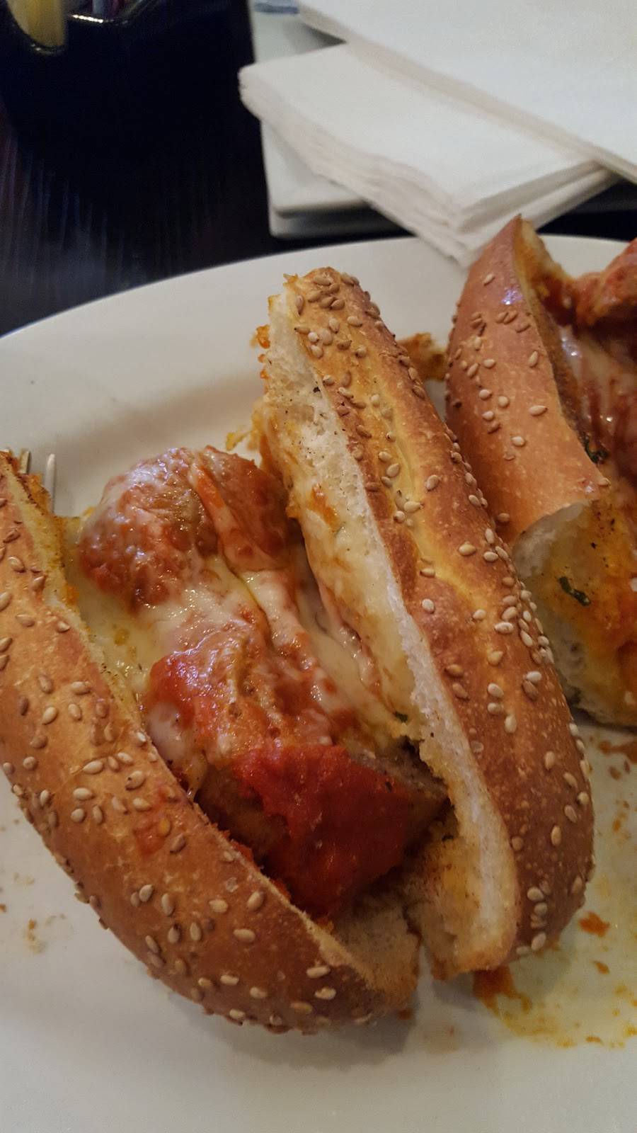 Bellagio Pizzeria Restaurant & Catering | restaurant | 211 Airport Plaza Blvd, Farmingdale, NY 11735, USA | 6317778282 OR +1 631-777-8282