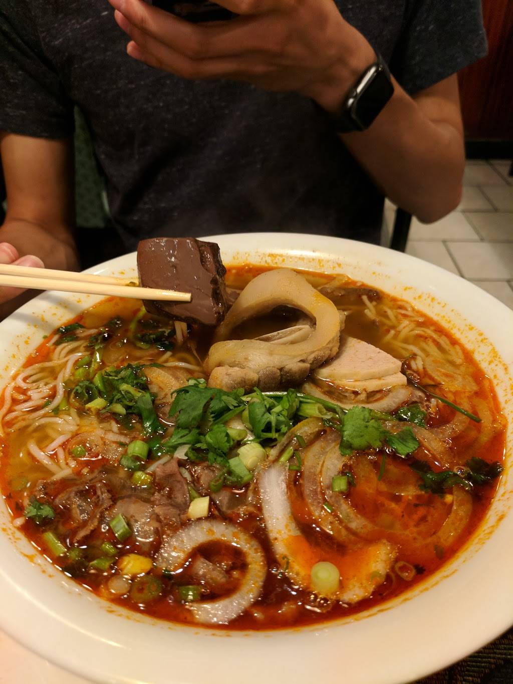 Que Huong Restaurant | restaurant | 30820 John R Rd, Madison Heights, MI 48071, USA | 2485880998 OR +1 248-588-0998