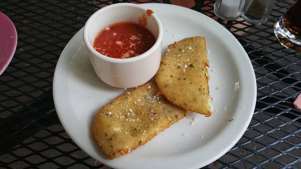 Guarinos Restaurant | restaurant | 12309 Mayfield Rd, Cleveland, OH 44106, USA | 2162313100 OR +1 216-231-3100