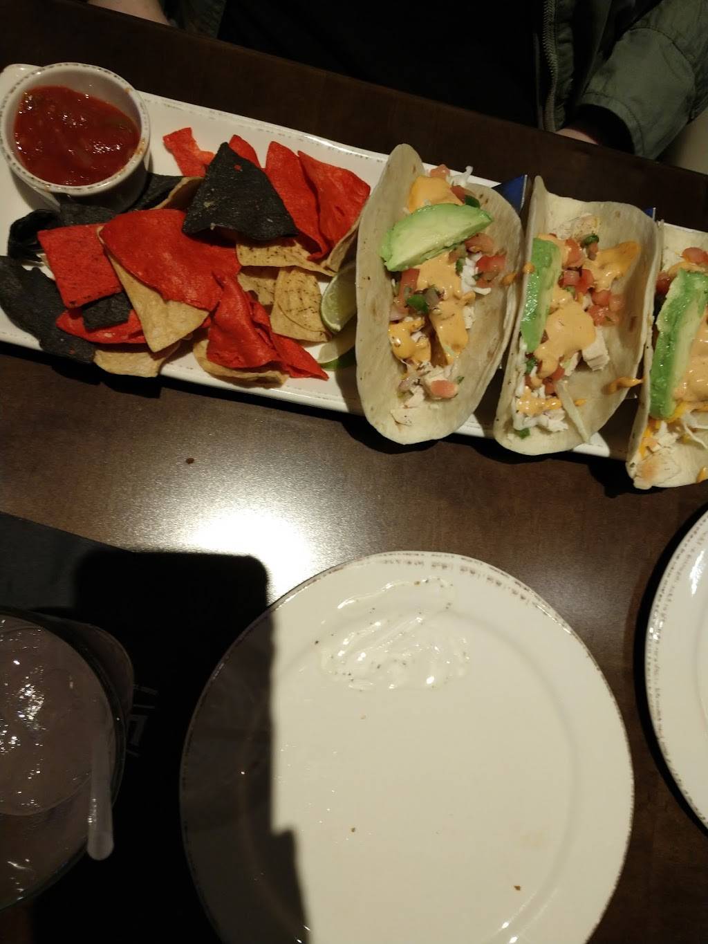 Tin Lizard Bar and Grill | restaurant | 21 Blackjack Blvd, East Peoria, IL 61611, USA | 3096997711 OR +1 309-699-7711