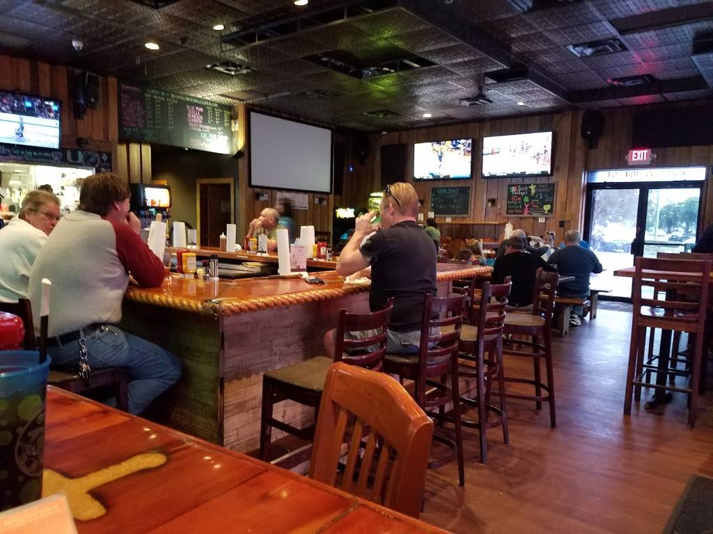 Hole In The Wall Tavern | restaurant | 9821 SW 184th St, Palmetto Bay, FL 33157, USA | 3052333225 OR +1 305-233-3225