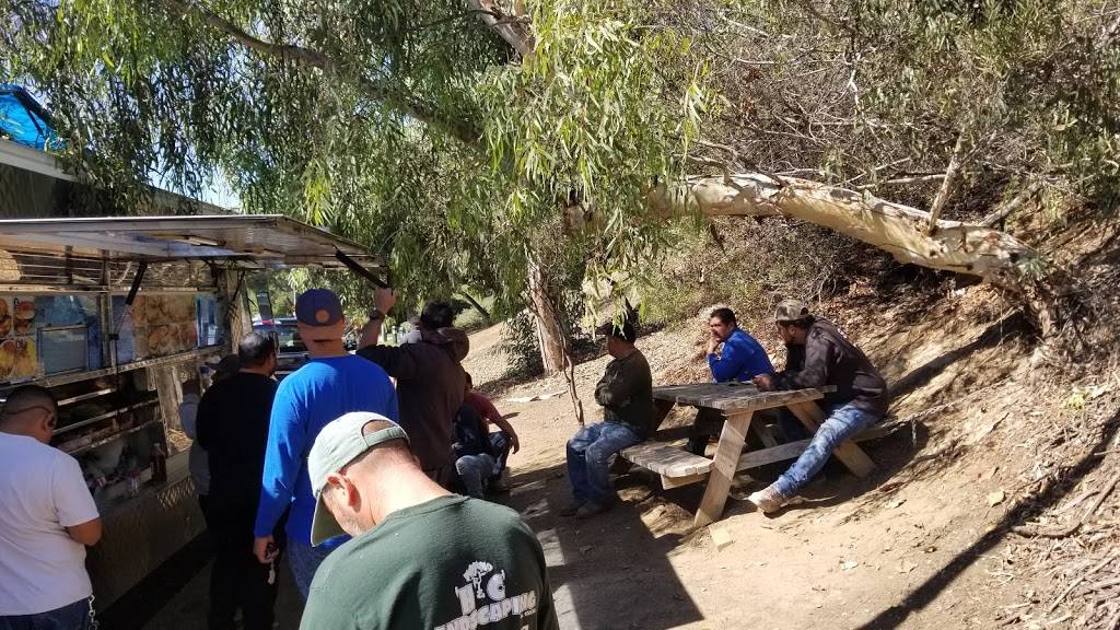 Tacos Carrillo- Taco Truck | restaurant | 13994-13968 Mulholland Dr, Beverly Hills, CA 90210, USA | 8188975123 OR +1 818-897-5123