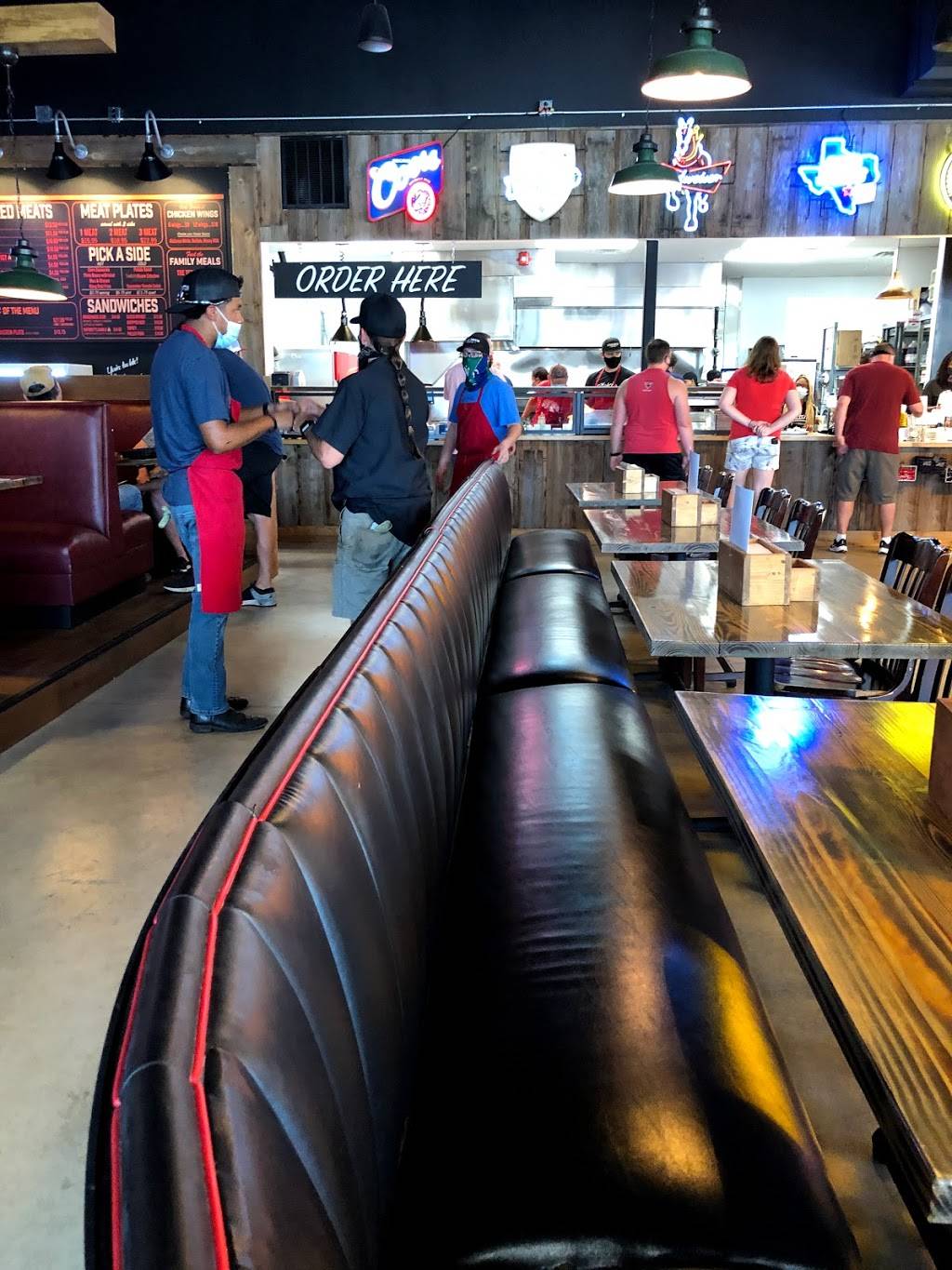 Stiles Switch BBQ | restaurant | 800 W Whitestone Blvd Suite A-1, Cedar Park, TX 78613, USA | 5123053611 OR +1 512-305-3611