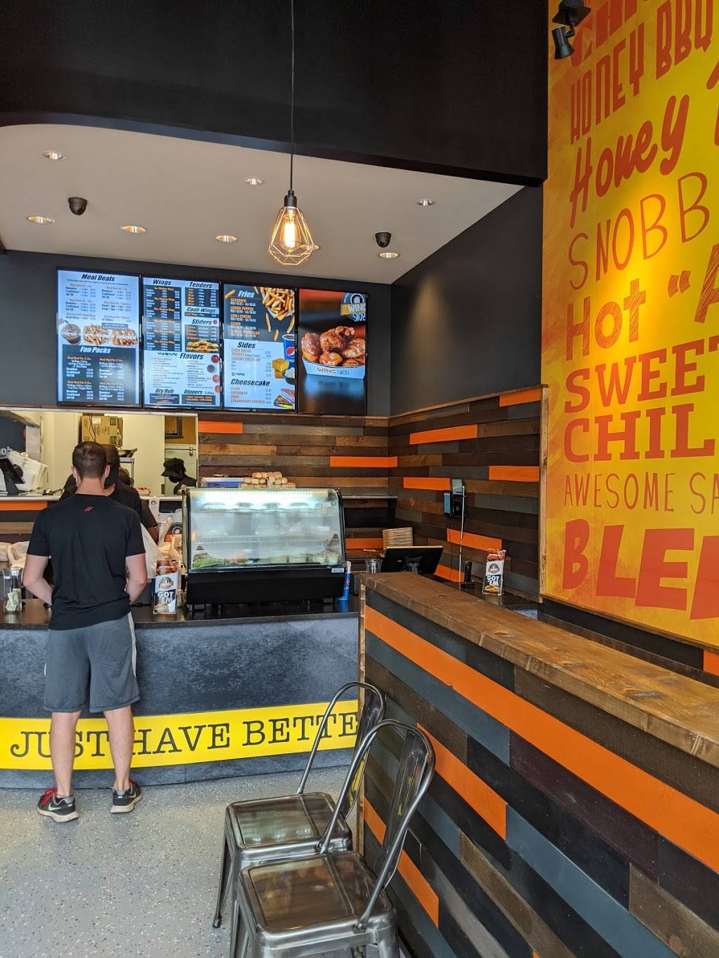 Wing Snob | restaurant | 205 S Livernois Rd, Rochester Hills, MI 48307, USA | 2489659464 OR +1 248-965-9464