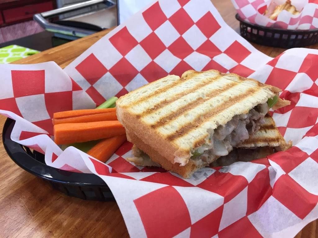 Megans Old Fashioned Ice Cream Parlor | restaurant | 818 Ave G, Fort Madison, IA 52627, USA | 3193720599 OR +1 319-372-0599