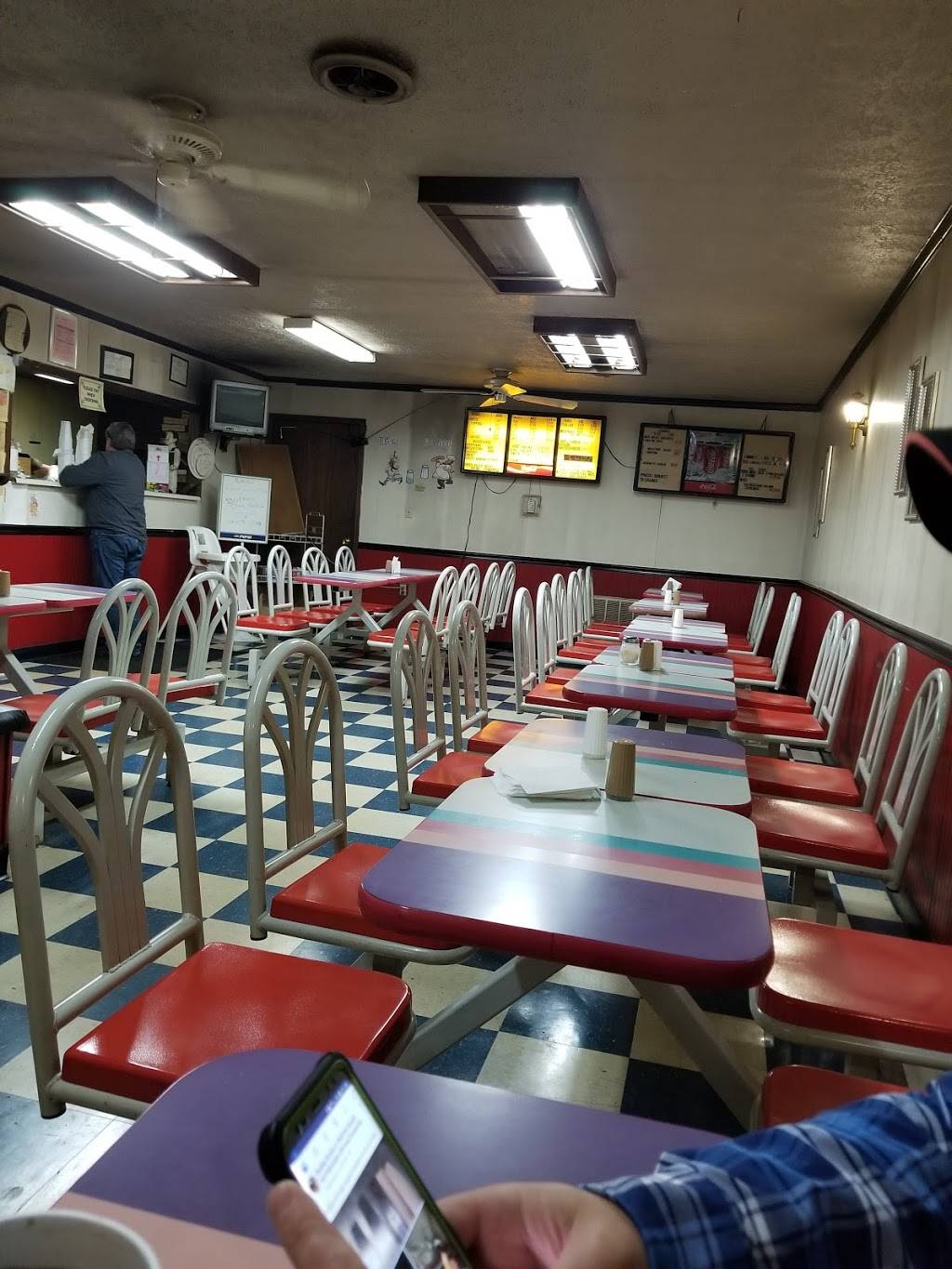 Michaels Pizza Cottage | restaurant | 6008 W Andrew Johnson Hwy, Talbott, TN 37877, USA | 4235860907 OR +1 423-586-0907