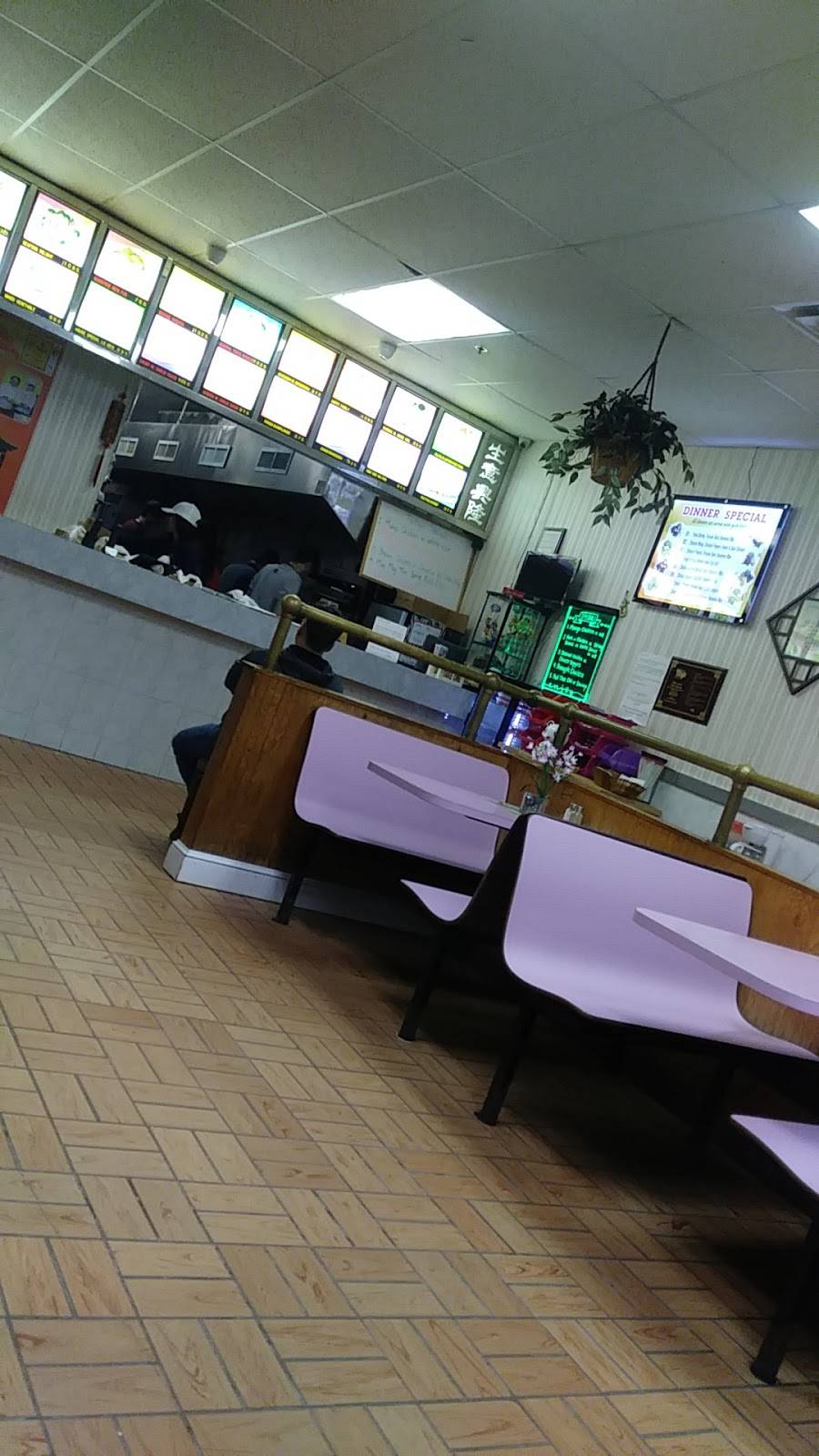 Vickies Swansea Chinese Restaurant | restaurant | 207 Swansea Mall Dr # A3, Swansea, MA 02777, USA | 5086768767 OR +1 508-676-8767