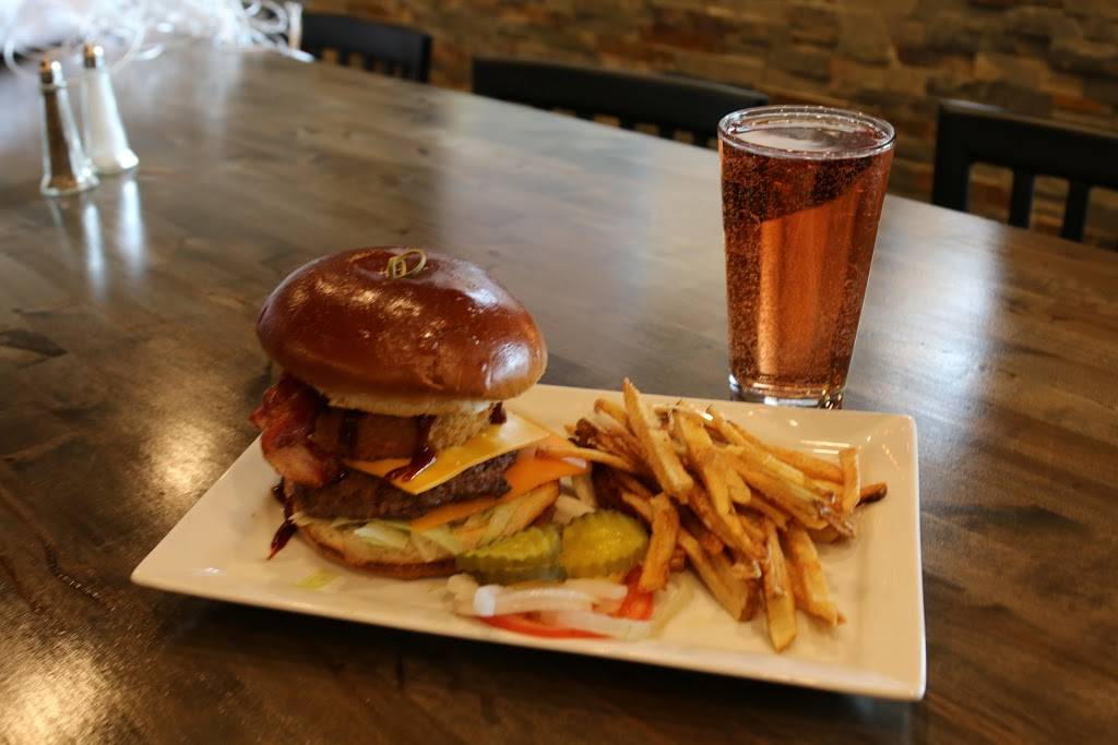 Shakers Bar and Grill | restaurant | 49617 Grand River Ave, Wixom, MI 48393, USA | 2487737927 OR +1 248-773-7927