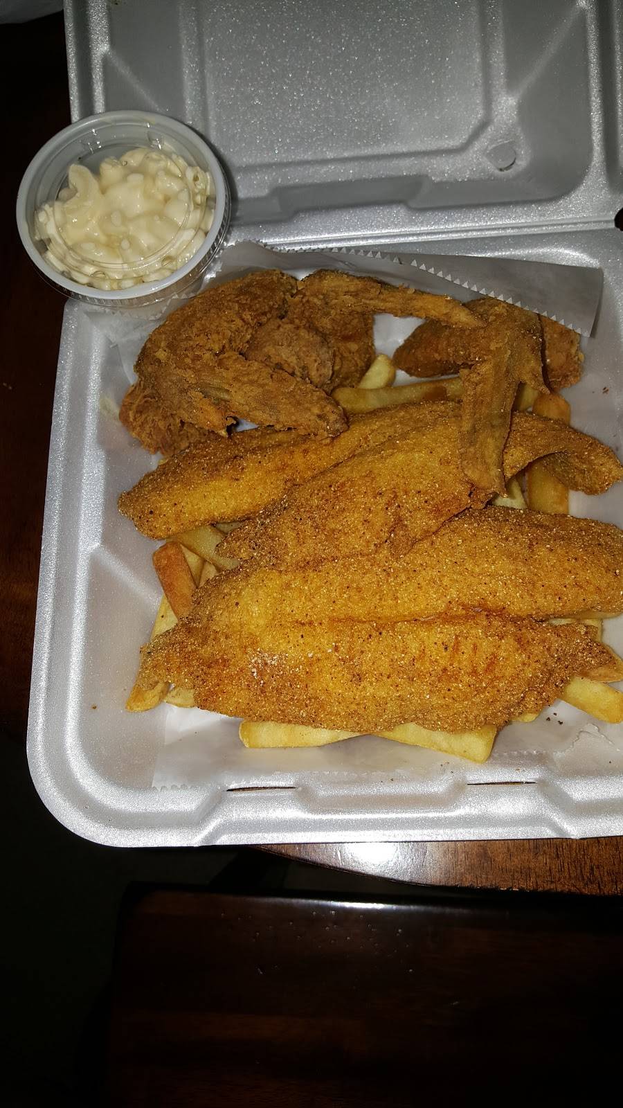 Snappers Seafood & Chicken | restaurant | 1530 S Byrne Rd, Toledo, OH 43614, USA | 4194075670 OR +1 419-407-5670