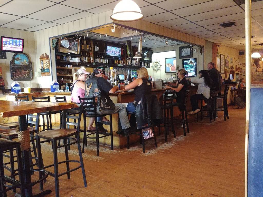 CJ Browns Boatyard Grill | restaurant | 48780 Jefferson Ave, New Baltimore, MI 48047, USA | 5867257821 OR +1 586-725-7821