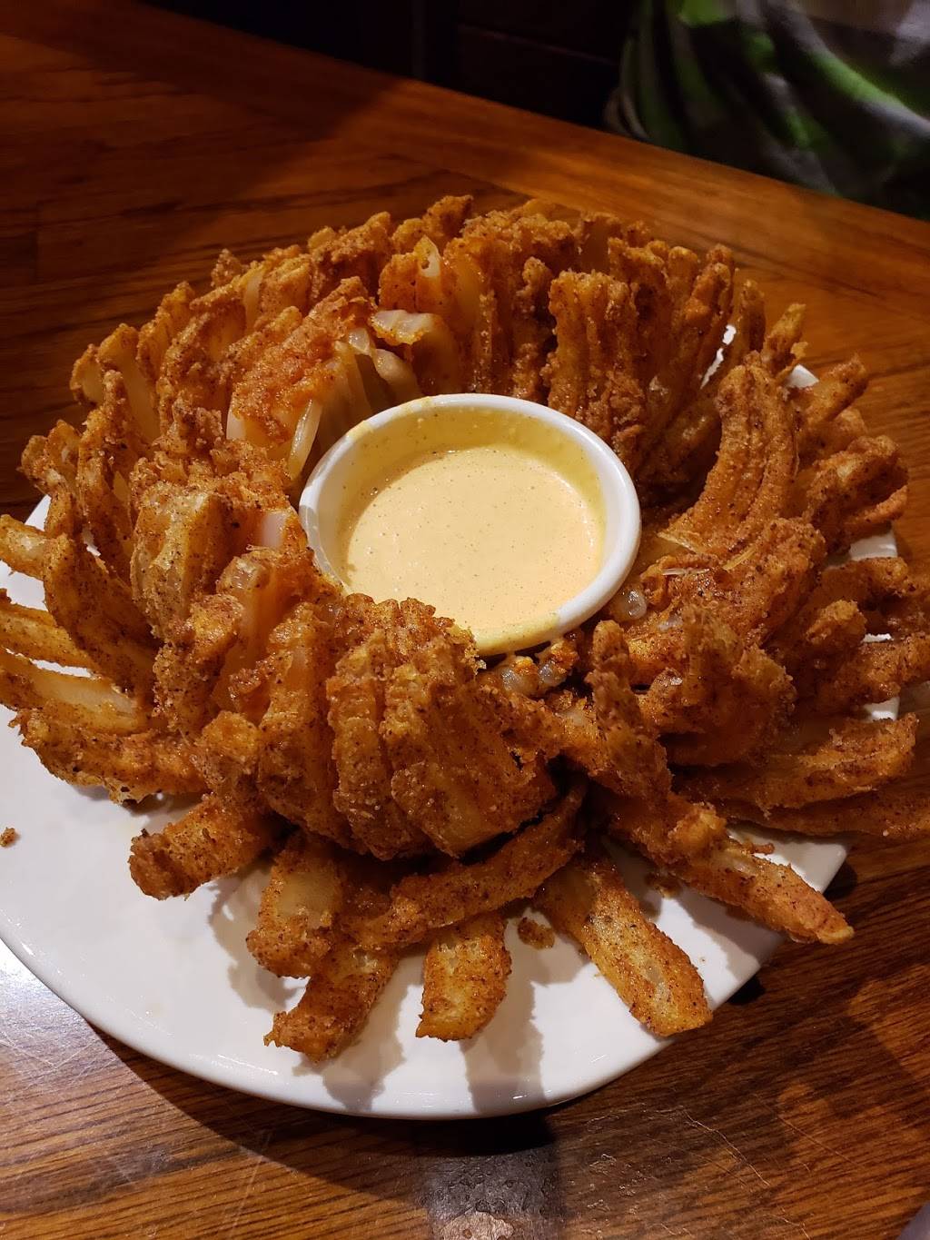 Outback Steakhouse | restaurant | 100 Southern Rd, Southern Pines, NC 28387, USA | 9106957000 OR +1 910-695-7000
