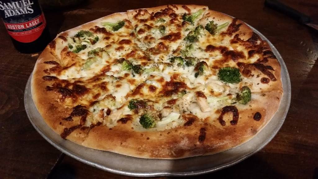 Santarpios Pizza | restaurant | 71 Newbury St, Peabody, MA 01960, USA | 9785351811 OR +1 978-535-1811
