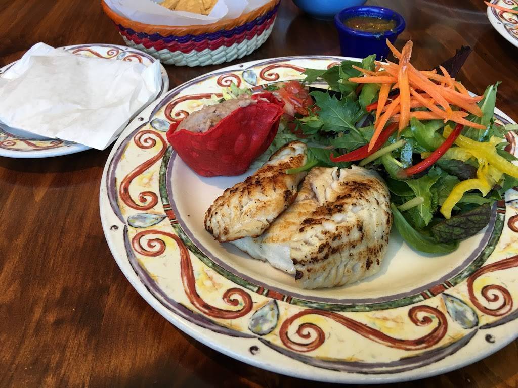 Saylors Restaurant & Bar | restaurant | 2009 Bridgeway, Sausalito, CA 94965, USA | 4153321512 OR +1 415-332-1512