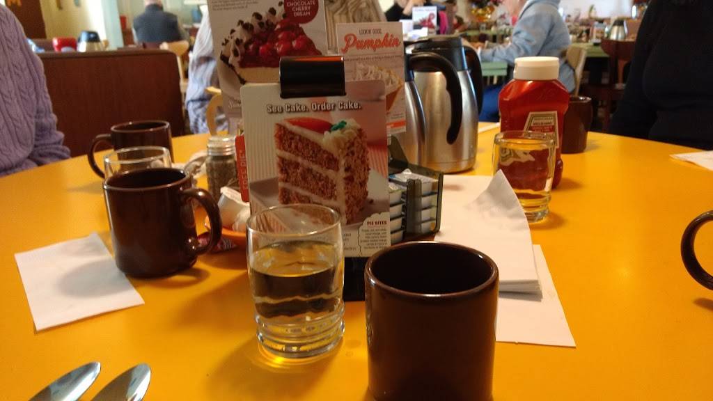 Village Inn | bakery | 921 30th Ave, Greeley, CO 80634, USA | 9703565449 OR +1 970-356-5449