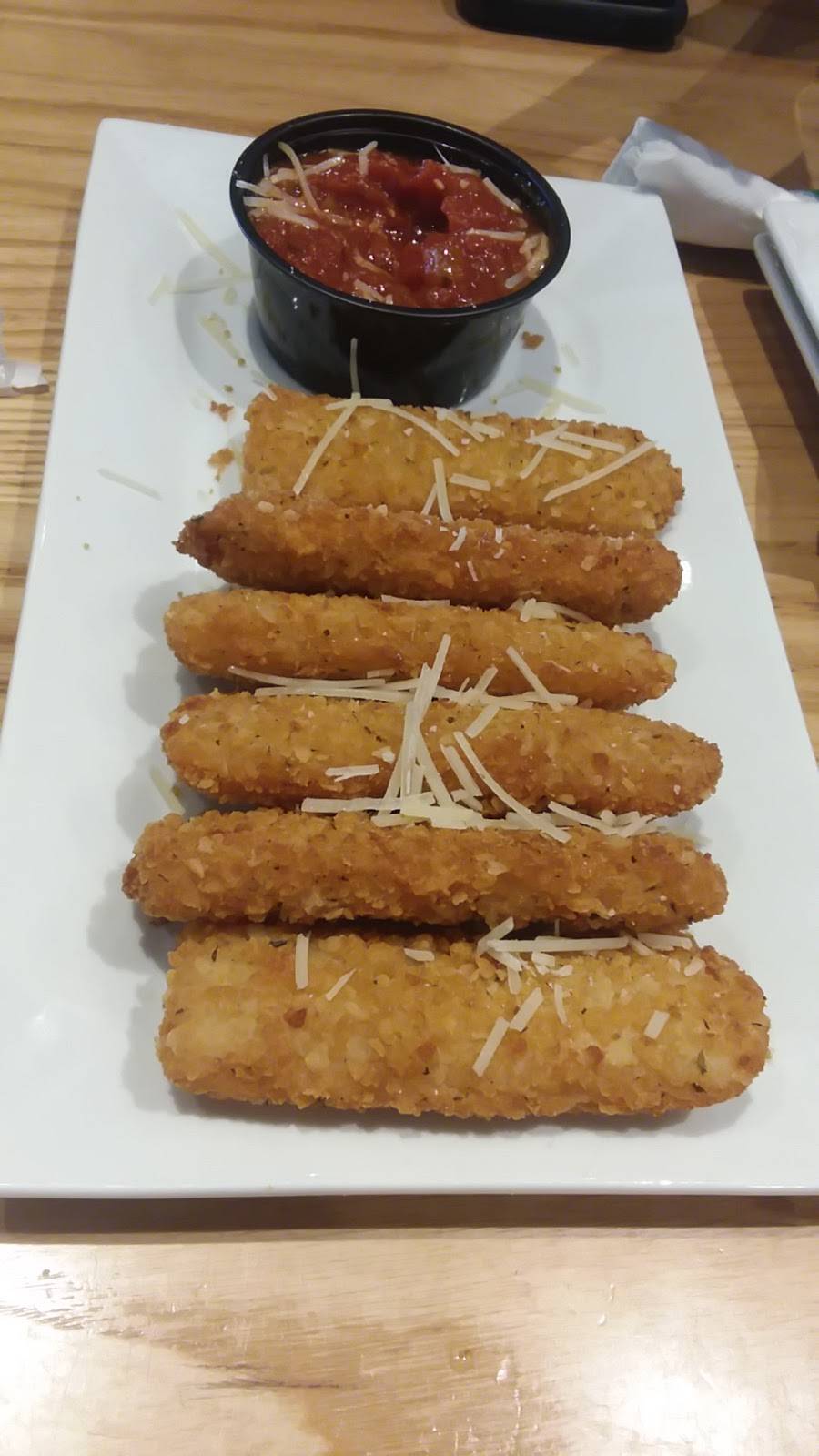 Quaker Steak & Lube | restaurant | 1425 Scalp Ave, Johnstown, PA 15904, USA | 8142629464 OR +1 814-262-9464