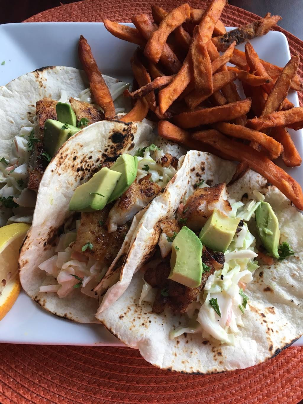 Pearl eatery - drinkery | restaurant | 525 1st St, Menominee, MI 49858, USA | 9063524214 OR +1 906-352-4214