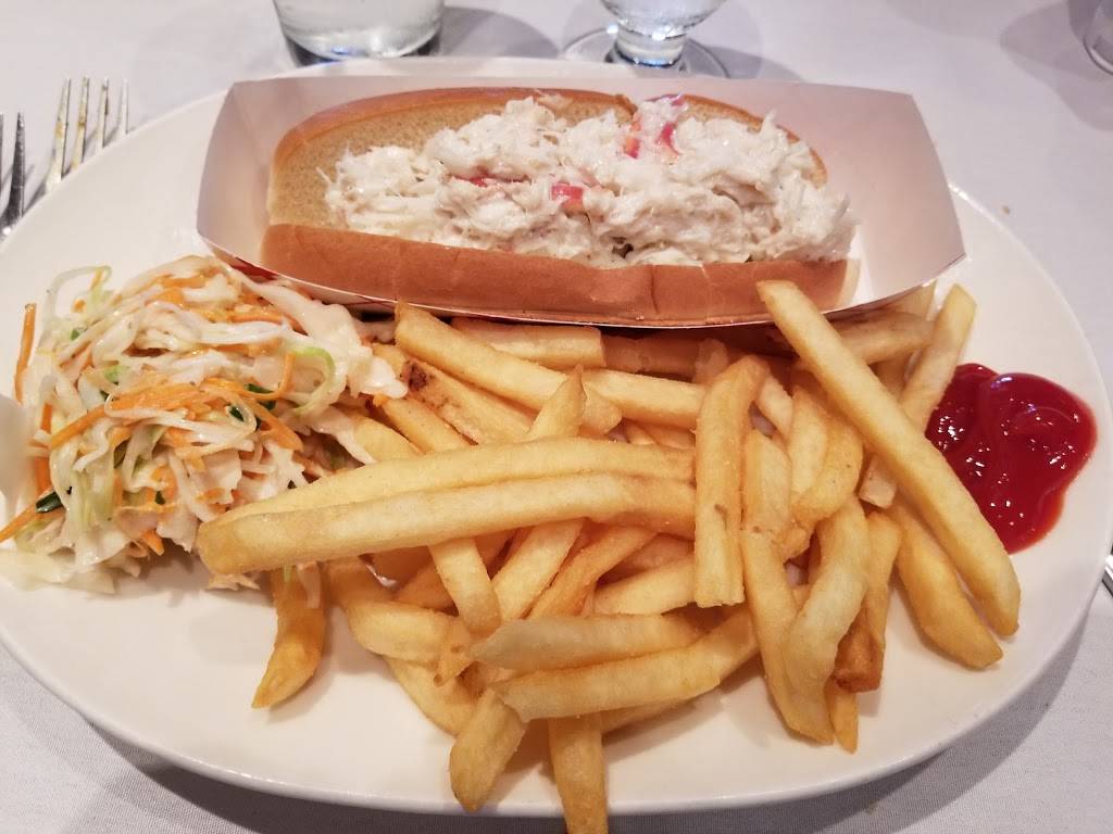 Legal Sea Foods | restaurant | 1 Garden State Plaza Blvd, Paramus, NJ 07652, USA | 2018438483 OR +1 201-843-8483