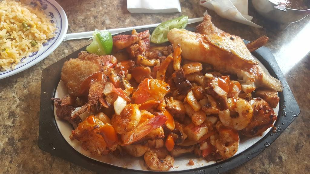 Campestre Mexican Restaurant | restaurant | 515 W Rollins Rd, Round Lake Beach, IL 60073, USA | 8472017255 OR +1 847-201-7255