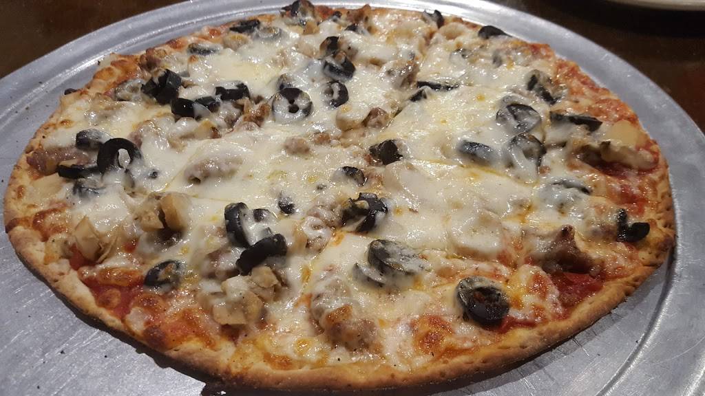 Bernie & Bettys Pizza | restaurant | 1101 S Spring St, Springfield, IL 62704, USA | 2175281821 OR +1 217-528-1821